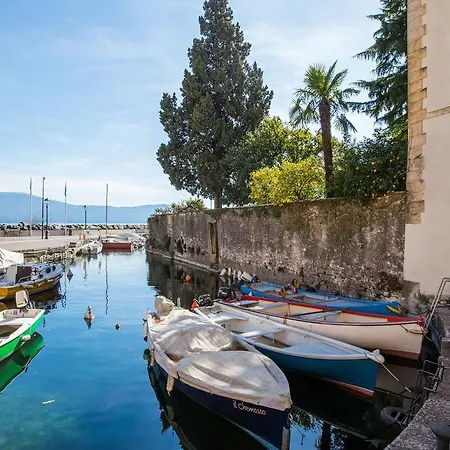 Le Camerine Water Front 托斯科拉诺-马德尔诺