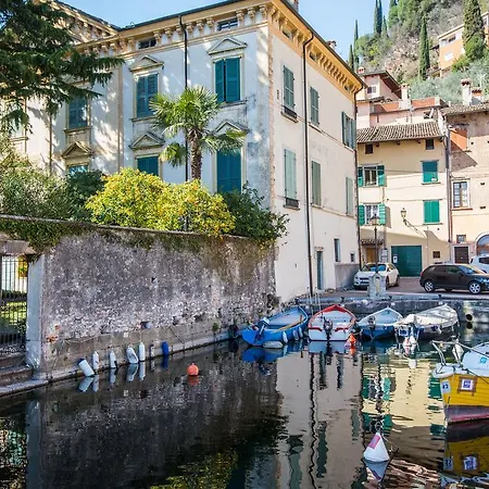 Le Camerine Water Front