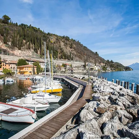 Le Camerine Water Front *